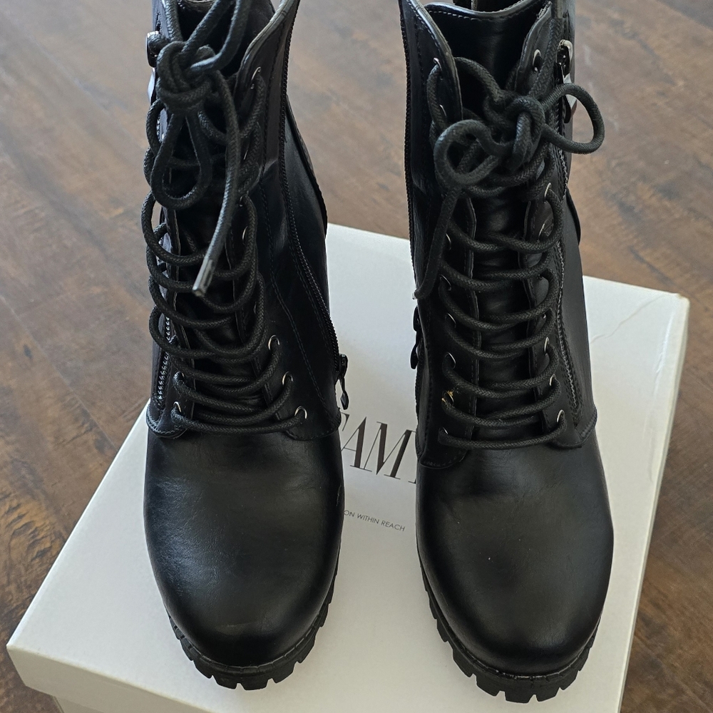 Heeled Laced Chelsea boots